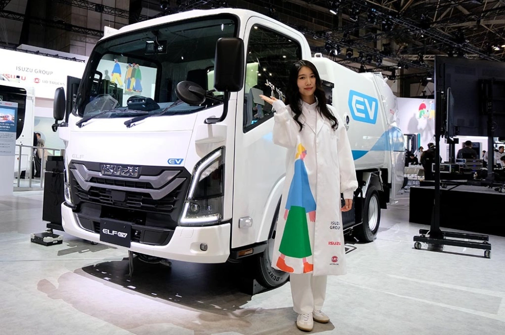 Isuzu ERGa FCV mMenggunakan mesin hidrogen [Isuzu Indonesia]